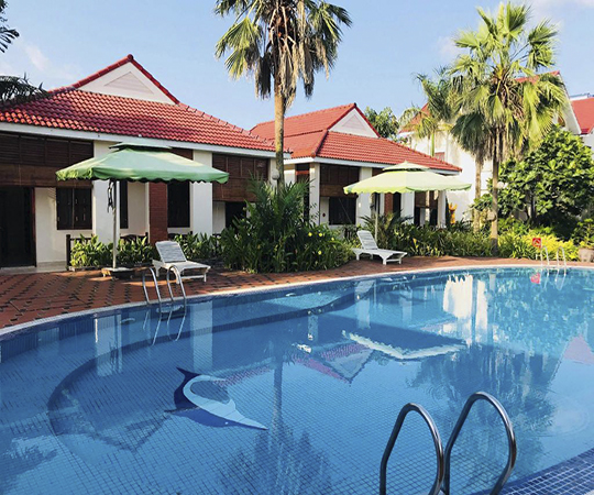 Phòng Tiêu chuẩn hướng hồ bơi giường đôi (Standard Pool View Double Room)