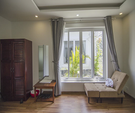 Biệt thự Hiện đại Nhìn ra Vườn với Phòng tắm riêng nằm bên trong ( Garden View Contemporary Villa with Internal Ensuite)