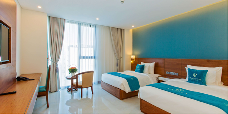 Deluxe Partial Ocean View