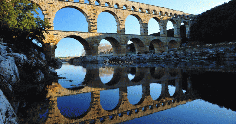 Cầu Pont du Gard